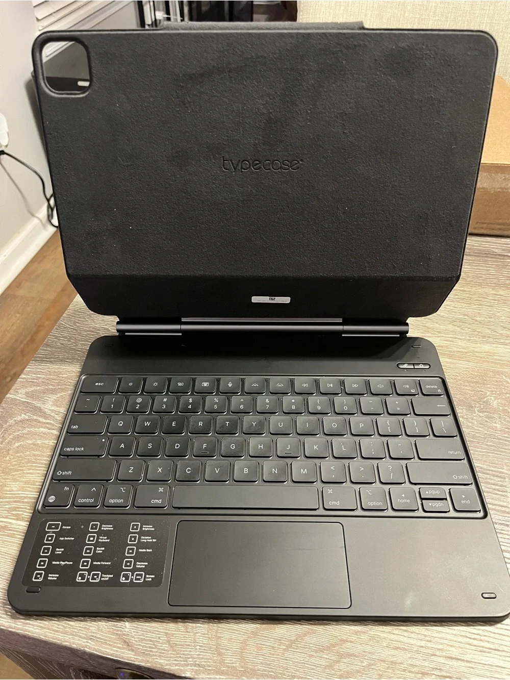 Magnetic typecase For 13’ iPad